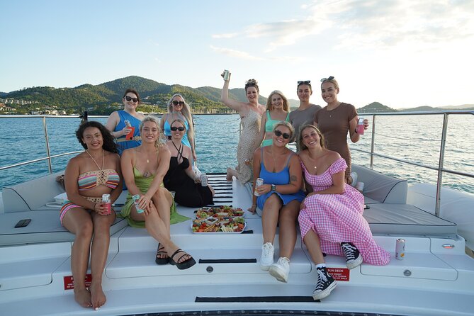 NEW SUNSET TOUR-Airlie Beach Sunset Sail in Style- BYO drinks - A Small Group With Room to Relax