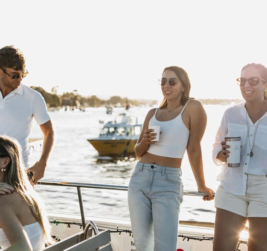 Noosa: River and Canals - Day Cruise - The summer beach stop and swimming option