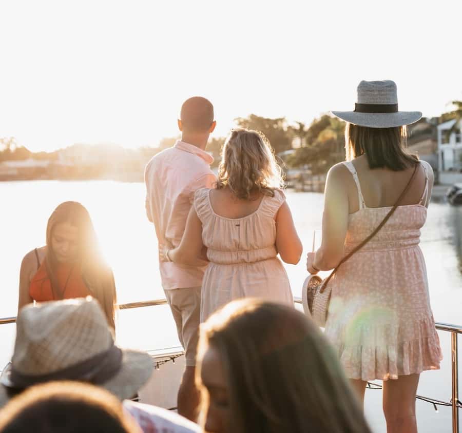 Noosaville: Noosa River Sunset Cruise - Noosa Sound canals and waterfront homes