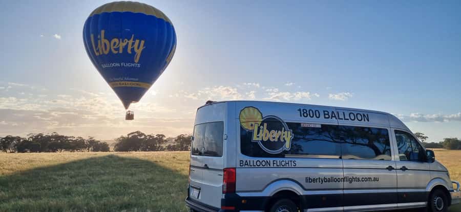 Perth: Avon Valley Hot Air Balloon Flight with Breakfast - Watching the balloon come alive