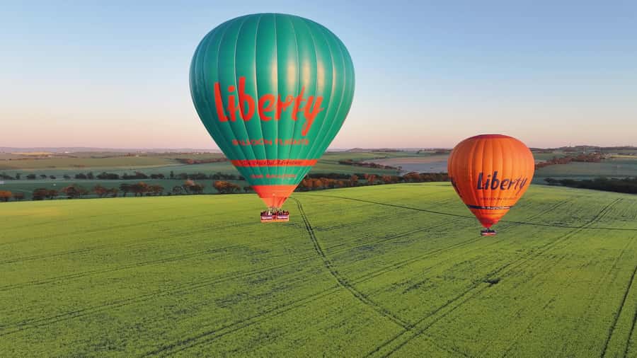 Perth: Avon Valley Hot Air Balloon Flight with Breakfast - One calm hour above the farmland