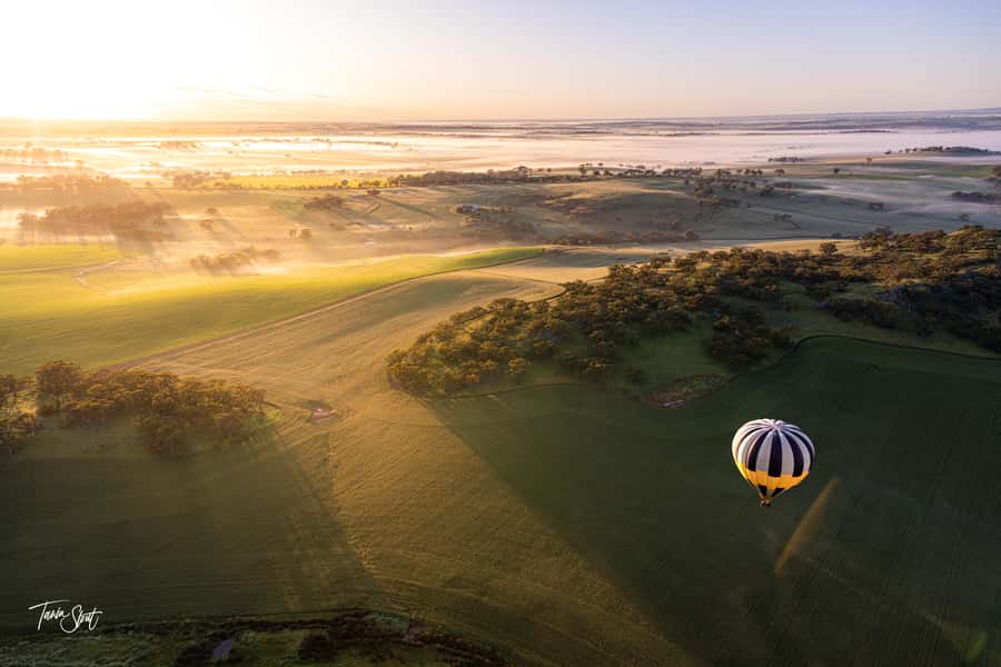 Perth: Avon Valley Hot Air Balloon Flight with Breakfast - Who will enjoy this morning most?