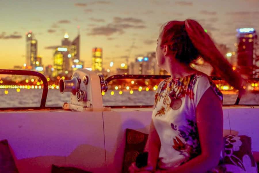 Perth: Swan River Dinner Cruise - Reserved seating and the window-table question