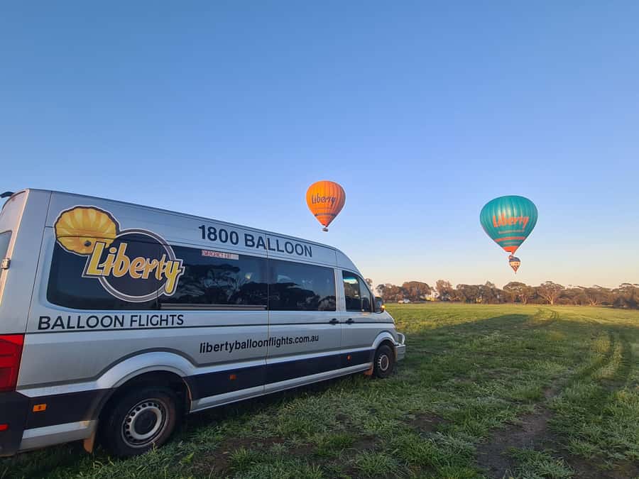 Perth to Northam: Balloon flight including shuttle bus - Meeting the crew at Dome Cafe