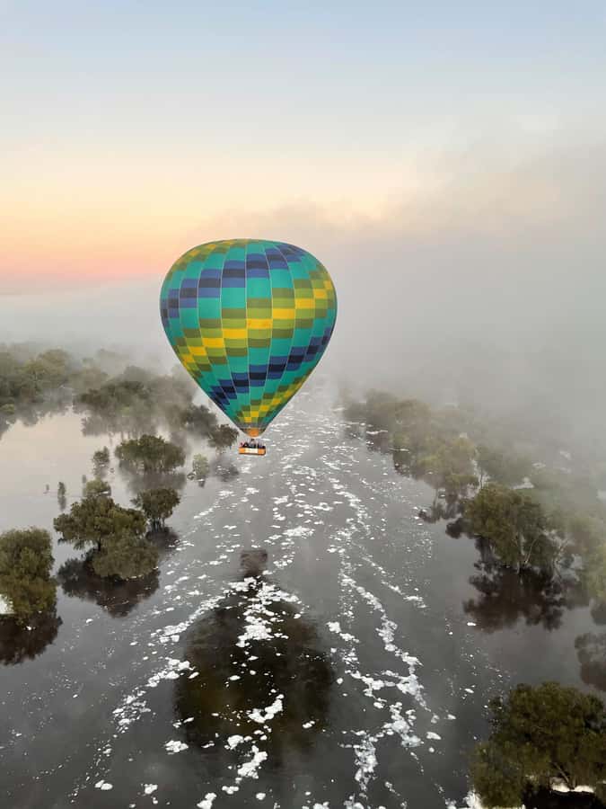 Perth to Northam: Balloon flight including shuttle bus - Who should book this morning?