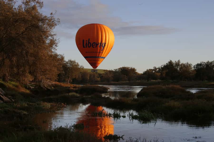 Perth to Northam: Balloon flight including shuttle bus - Leaving Perth before sunrise