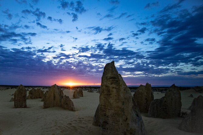 Pinnacles Desert Sunset Dinner and Stargazing Tour - Guides, vehicle comfort, and the pace of the day