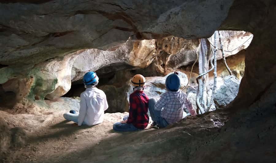 Queensland: 90 Minute Capricorn Caves Explorer Tour - Putting on the helmet and entering the passages