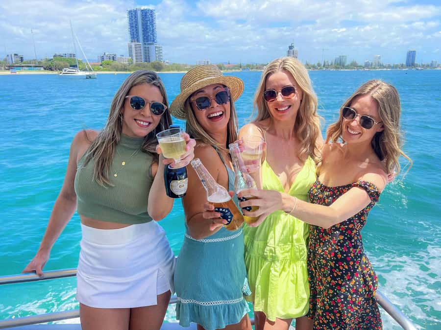 Surfers Paradise: 2-Hour Gold Coast Sightseeing Cruise - The captains and the value of live commentary
