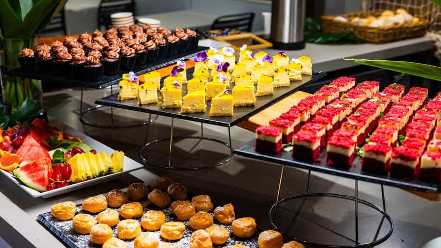 Surfers Paradise: Buffet Dinner Sightseeing Cruise - Dining, music, and the feel onboard