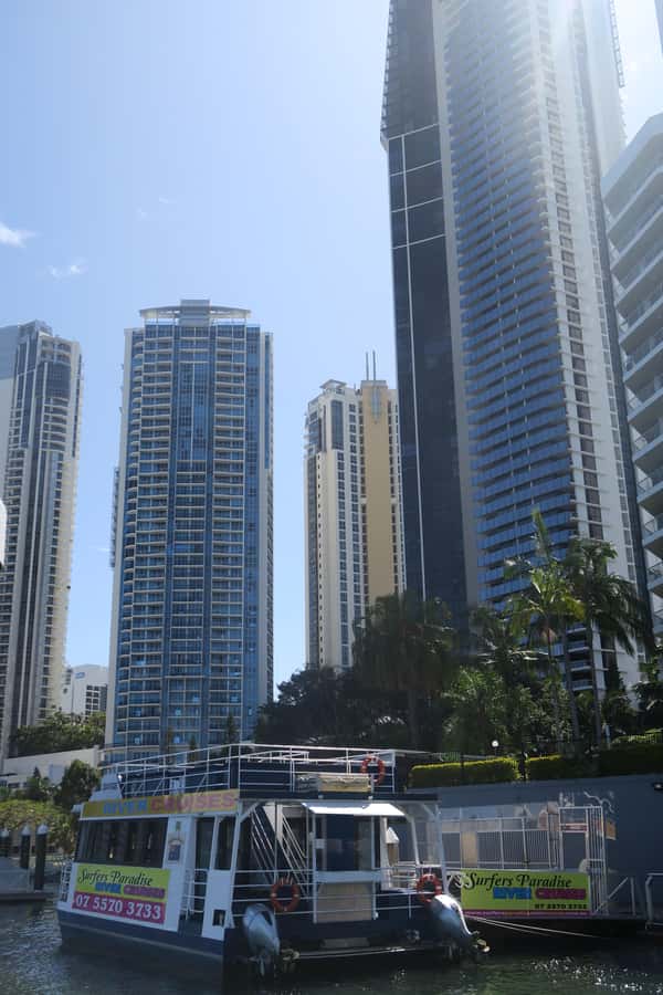 Surfers Paradise: Sightseeing Midday River and Canal Cruise - Waterfront homes, yachts, and the Gold Coast way of life