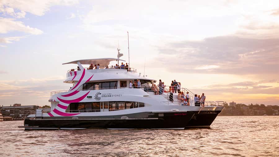 Sydney: 3-Course All Inclusive Dinner Harbour Cruise - The Harbour Bridge and Opera House photo run