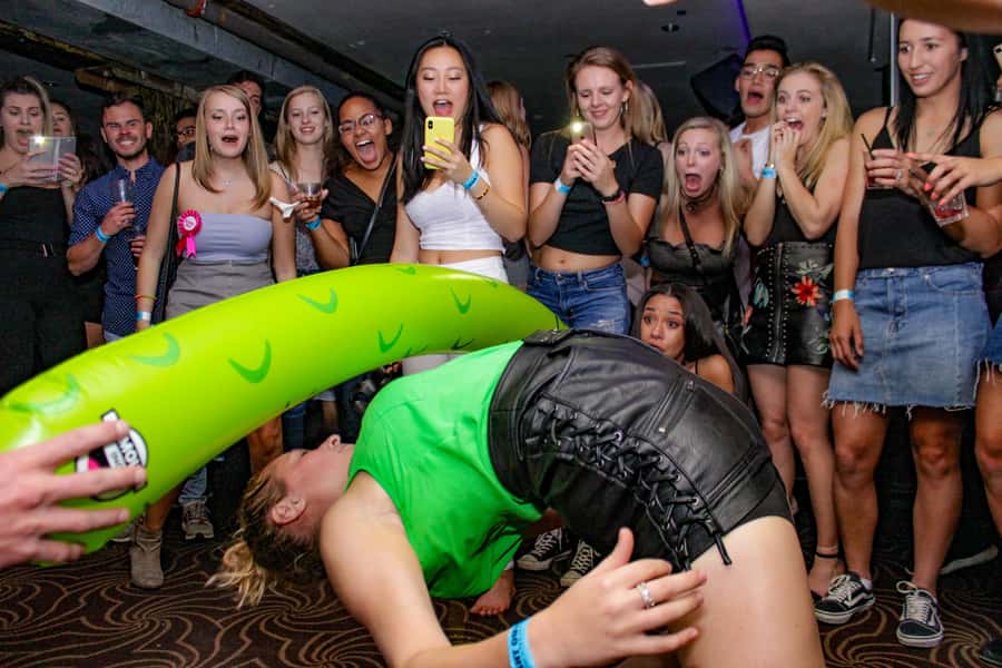 Sydney: Big Night Out Pub Crawl with Local Party Hosts - The age range and social fit