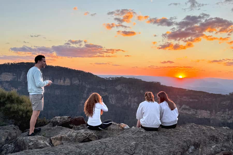 Sydney: Blue Mountains Kangaroos, Wilderness and Sunset Tour - Sublime Point Lookout and the Australian picnic