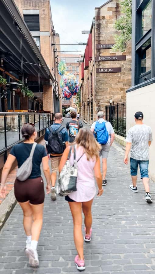 Sydney: City & The Rocks 3.5-Hour Walking Tour with a Drink - What the guides do especially well