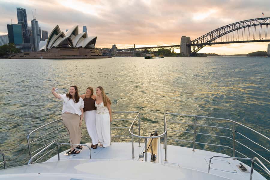 Sydney: Golden Glow Sunset Harbour Cruise with 1 Drink - How much information will you get?