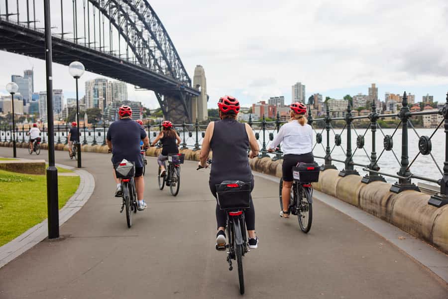 Sydney: Guided Harbour E-Bike Tour - The Opera House, Walsh Bay, and sandstone stories