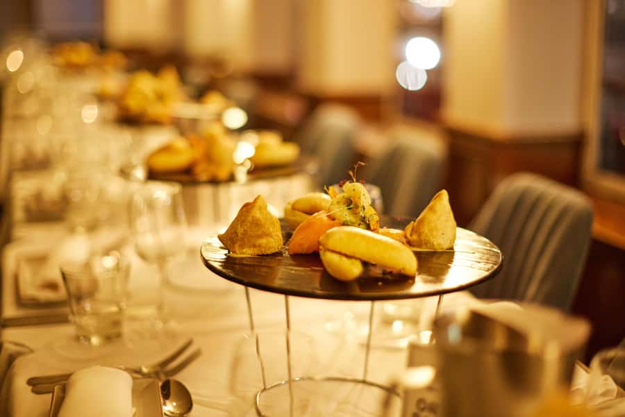 Sydney Harbour: Cabaret Cruise with 3-Course Dinner - Voyage of Love, a real cabaret show