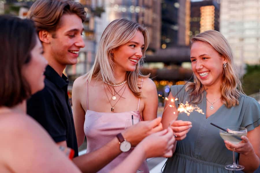 Sydney: Harbour Dinner Cruise with 3, 4 or 6-Course Menu - Dining, Service, and Live Music