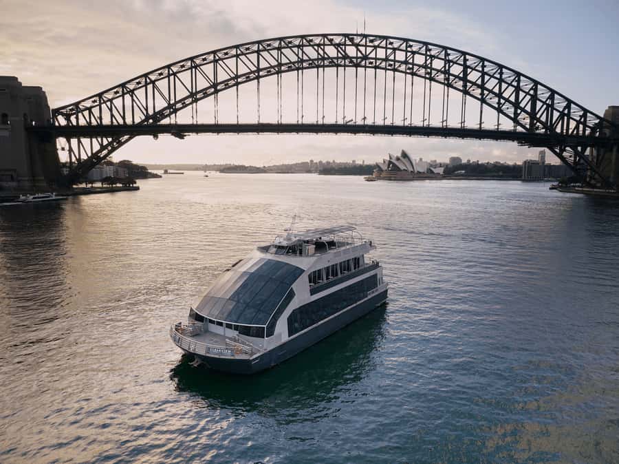 Sydney Harbour: Glass Boat Signature Dinner Cruise - Who will enjoy this dinner cruise most?