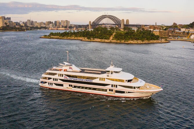 Sydney Harbour Starlight Dinner Cruise from Darling Harbour - Live music and the mood onboard