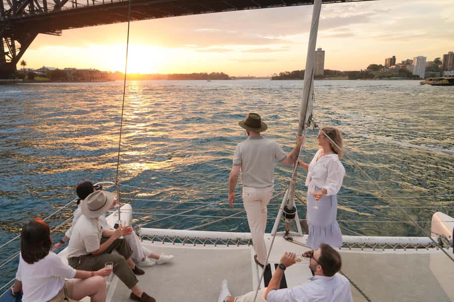 Sydney Harbour: Sunset Catamaran Cruise - The first views: Opera House and Circular Quay