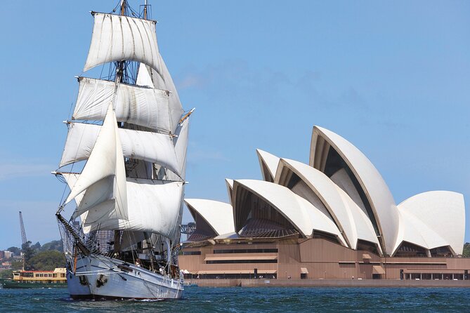 Sydney Harbour: Tall Ship Lunch Cruise - Lunch with the Opera House in view