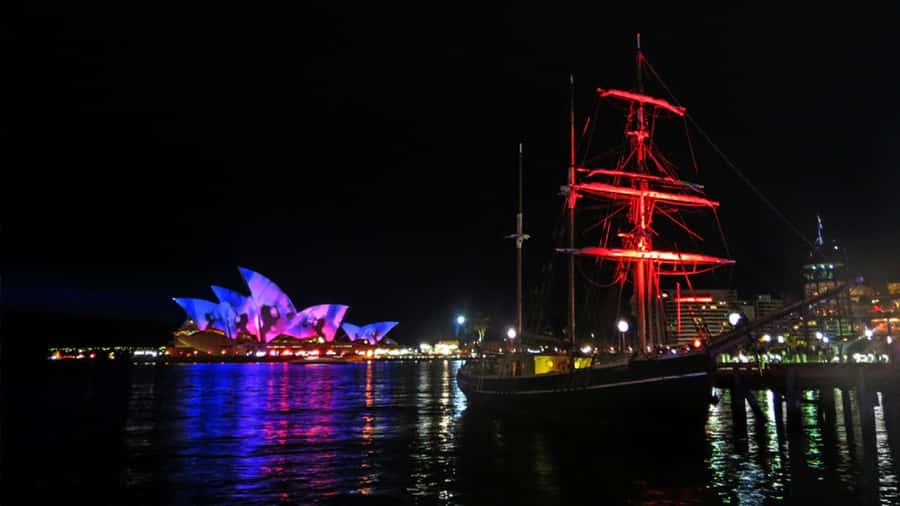 Sydney Harbour: Tall Ship Vivid Dinner Cruise - Meeting at Campbell’s Cove Jetty