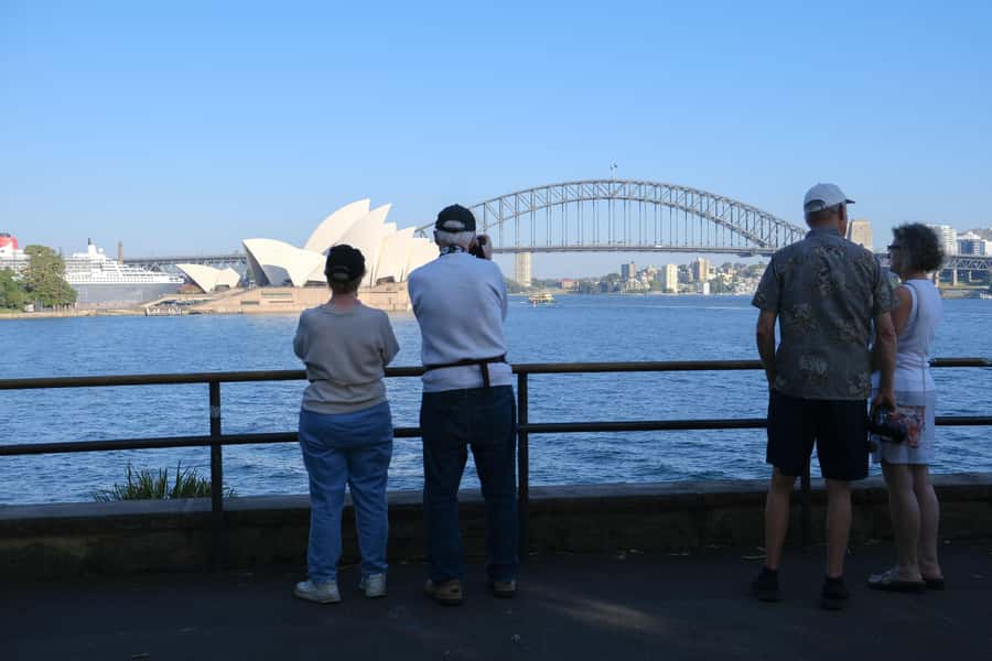 Sydney Harbour to Bondi: Small Group Half–Day Experience - Paddington and Oxford Street: Sydney’s polished side
