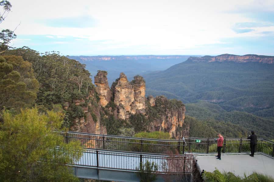 Sydney: Luxury Blue Mountains Adventure with Wentworth Falls - Leura Village: a pleasant lunch break with a tight clock