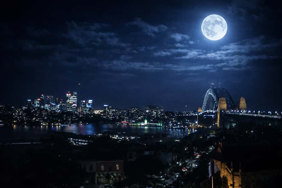 Sydney: Spirits of the Rock and Dark Past Walking Tour - Observatory Hill and the night-time views
