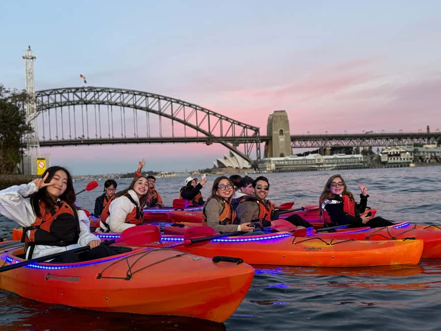 Sydney: Sunset Kayak Tour on Sydney Harbour - Seeing the Harbour Bridge from a kayak