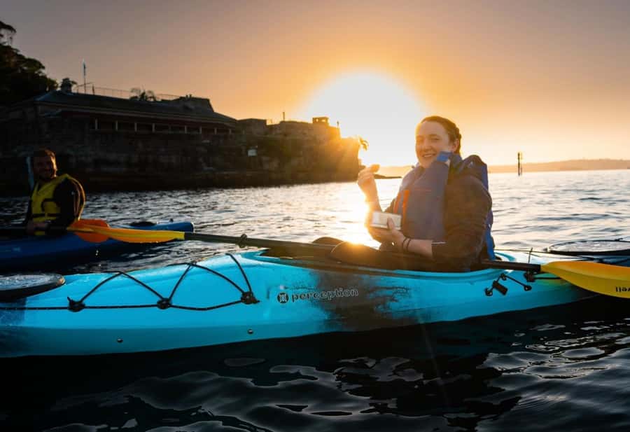 Sydney: Sunset Kayak Tour with Opera House Views - The twilight return and city lights