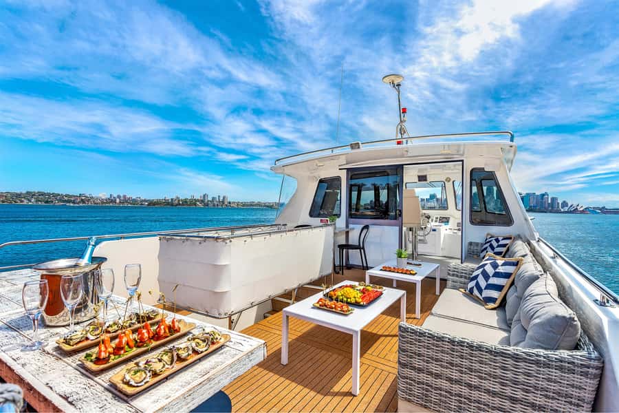 Sydney: Vivid Harbour Cruise with Canapes - The crew and the pace of the evening