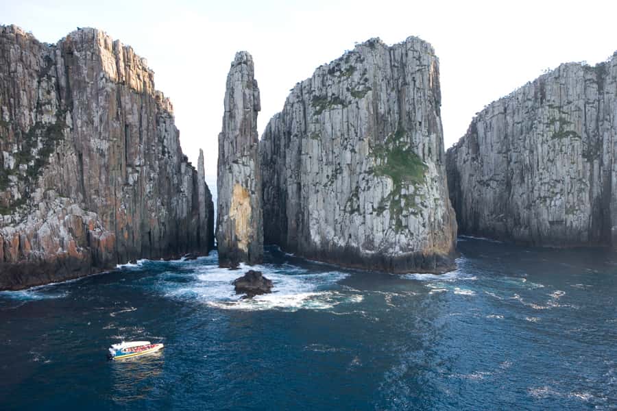 Tasman Peninsula Tour, Cruise & Port Arthur Historic Site - The three-hour wilderness cruise along the cliffs