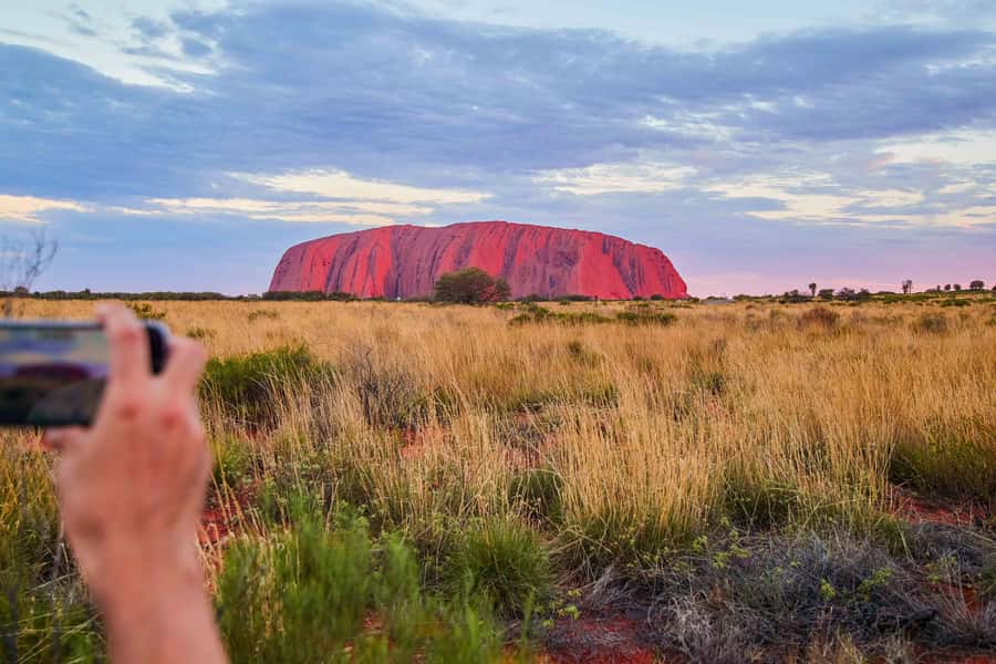 Uluru: Sacred Sites & Sunset Tour with Wine & Cheeseboard - Sunset With Sparkling Wine And Nibbles