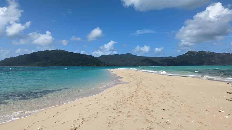 Whitsundays Sailing & Snorkelling Day Tour – All Inclusive - The banana boat ride